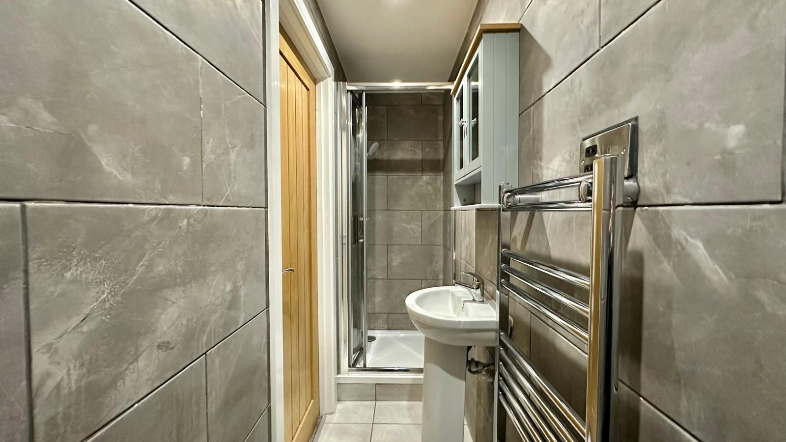 3 bedroom semi-detached house Sold in Coventry - Photograph 18.