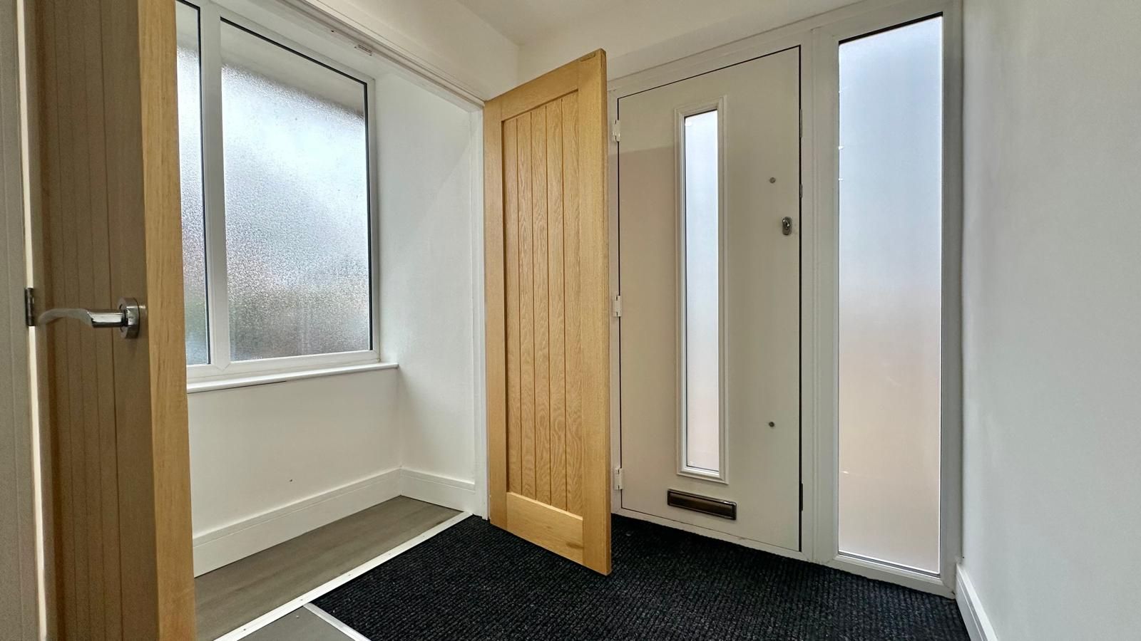 3 bedroom semi-detached house Sold in Coventry - Photograph 19.