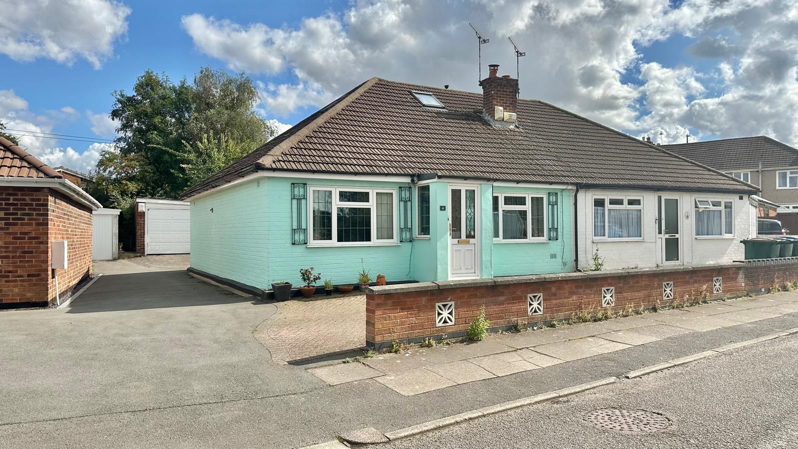 3 bedroom semi-detached bungalow Sold in Coventry - Photograph 1.