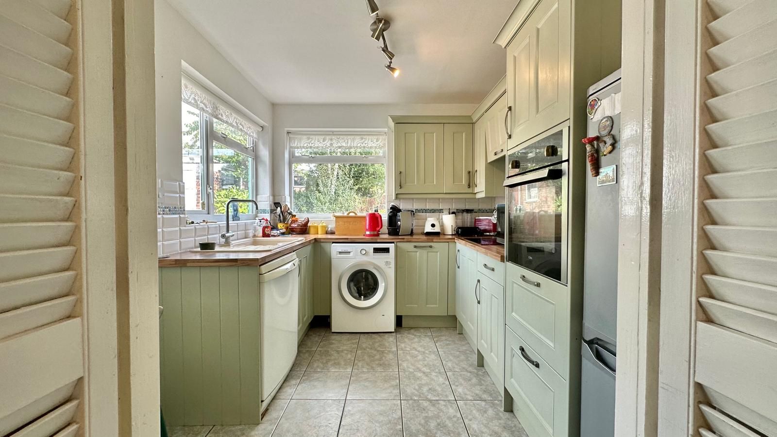 3 bedroom semi-detached bungalow Sold in Coventry - Photograph 5.