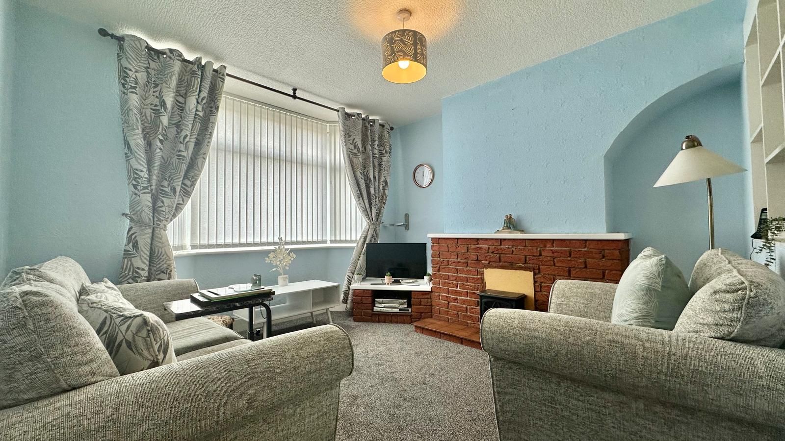 3 bedroom mid terraced house Sold in Coventry - Photograph 3.