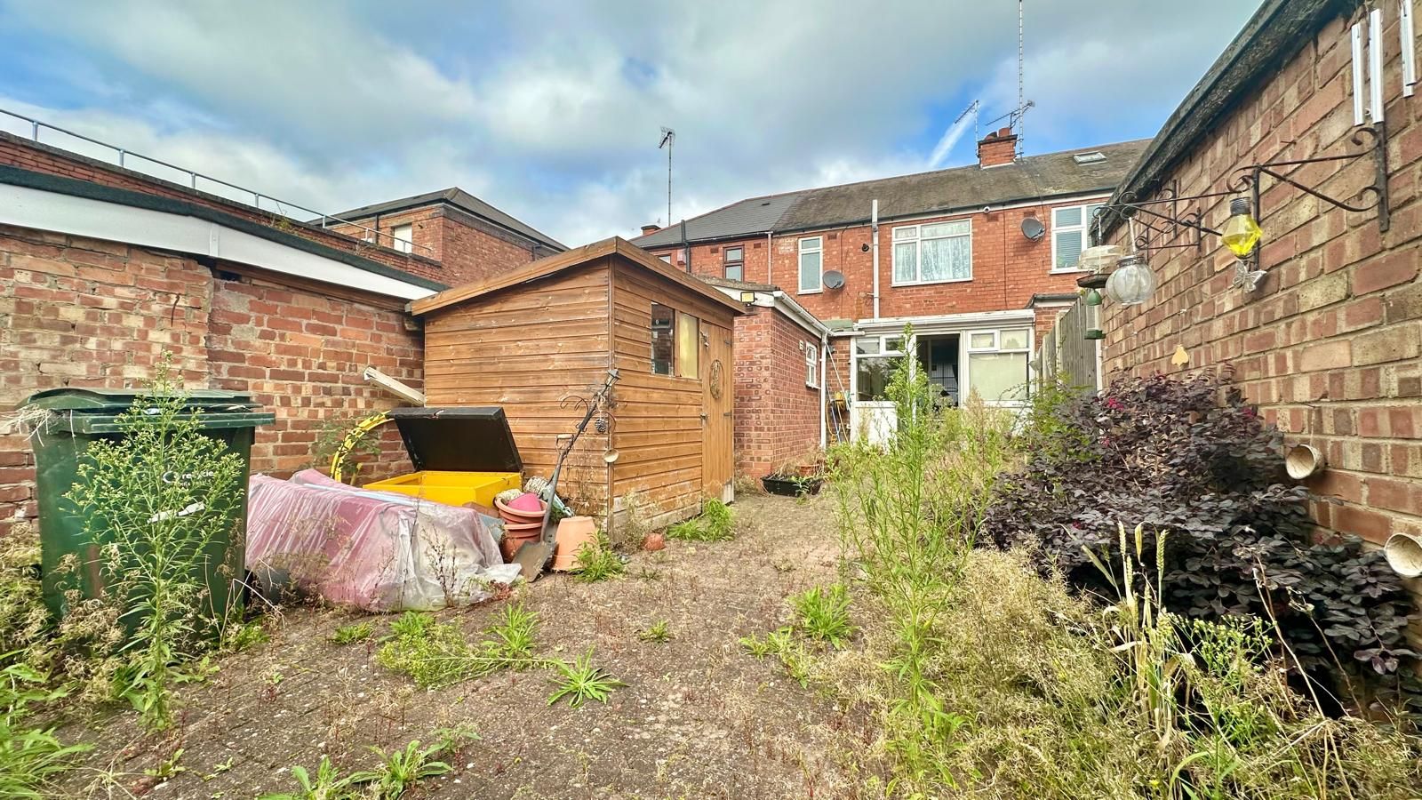 3 bedroom mid terraced house Sold in Coventry - Photograph 16.