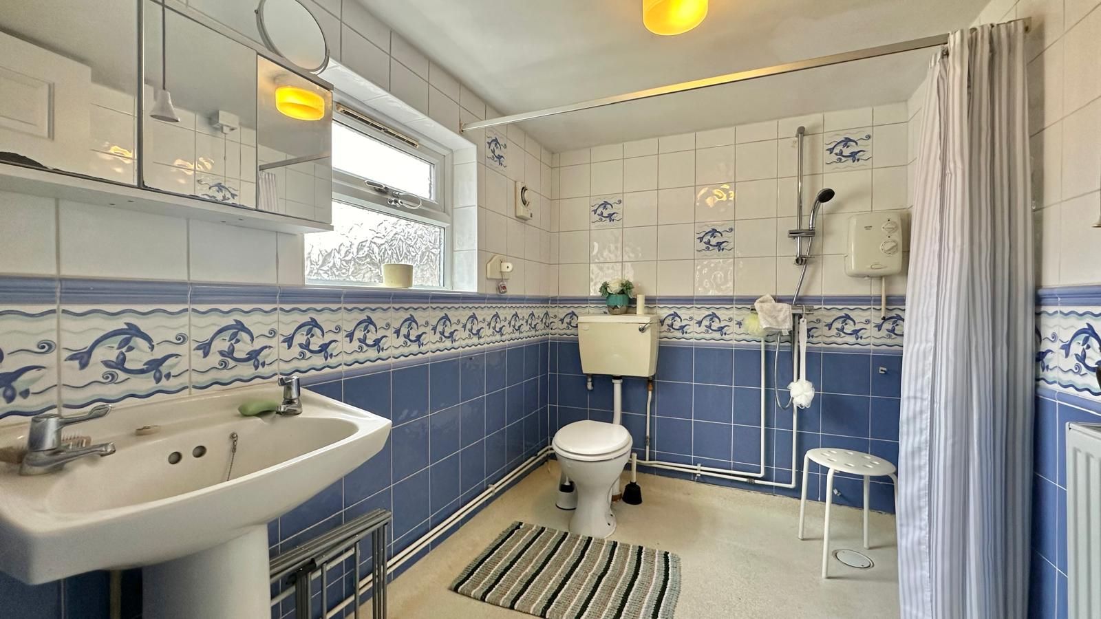 3 bedroom mid terraced house Sold in Coventry - Photograph 9.
