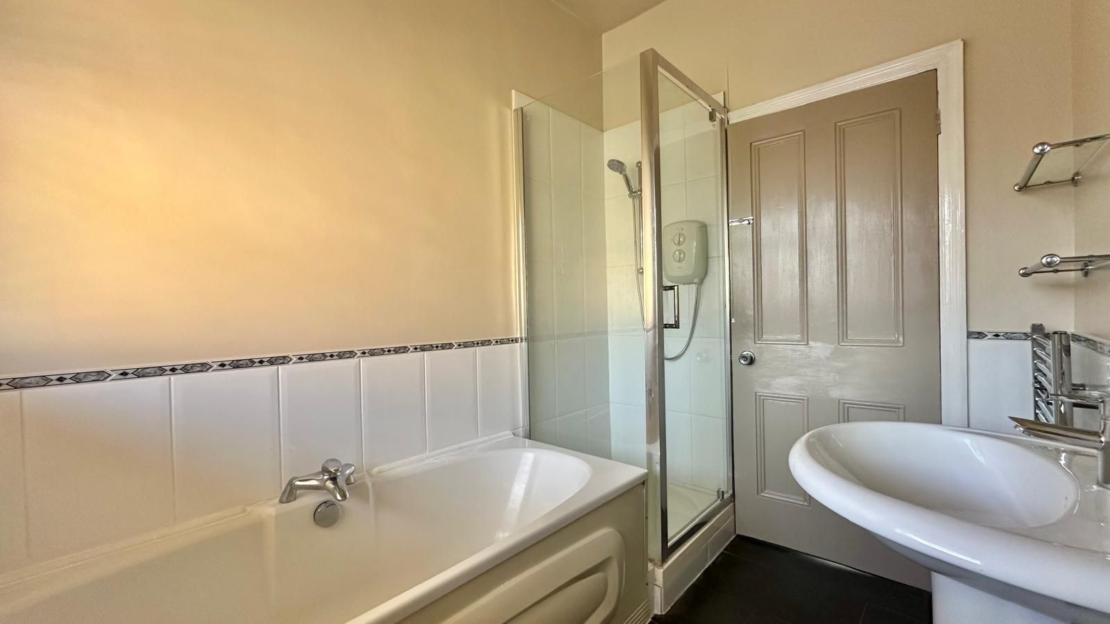1 bedroom apartment flat/apartment Let in Coventry - Photograph 9.