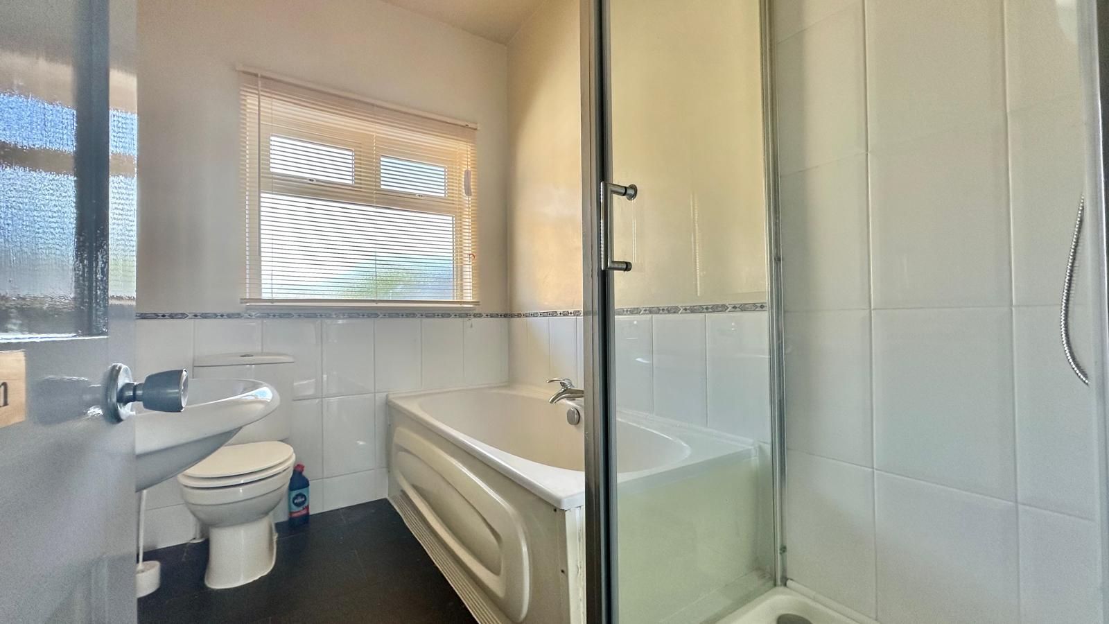 1 bedroom apartment flat/apartment Let in Coventry - Photograph 8.