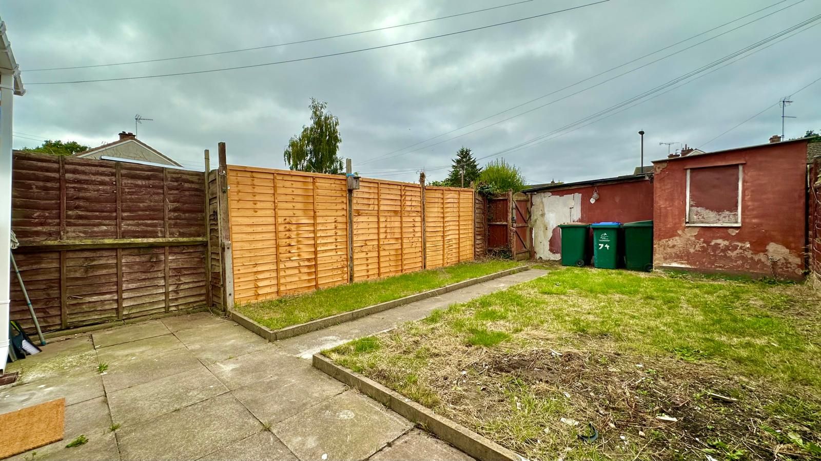 3 bedroom mid terraced house Sold in Coventry - Photograph 16.