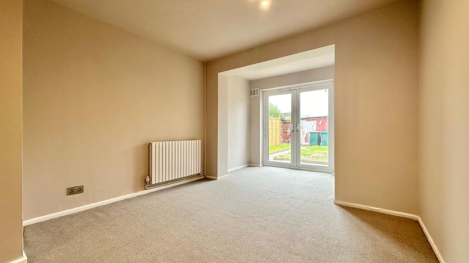3 bedroom mid terraced house Sold in Coventry - Photograph 6.