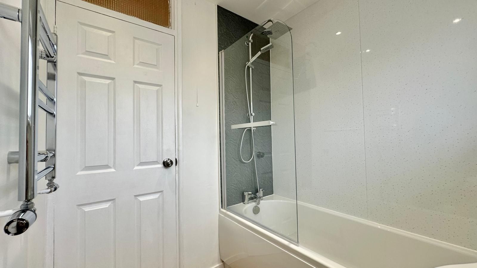 3 bedroom mid terraced house Sold in Coventry - Photograph 14.