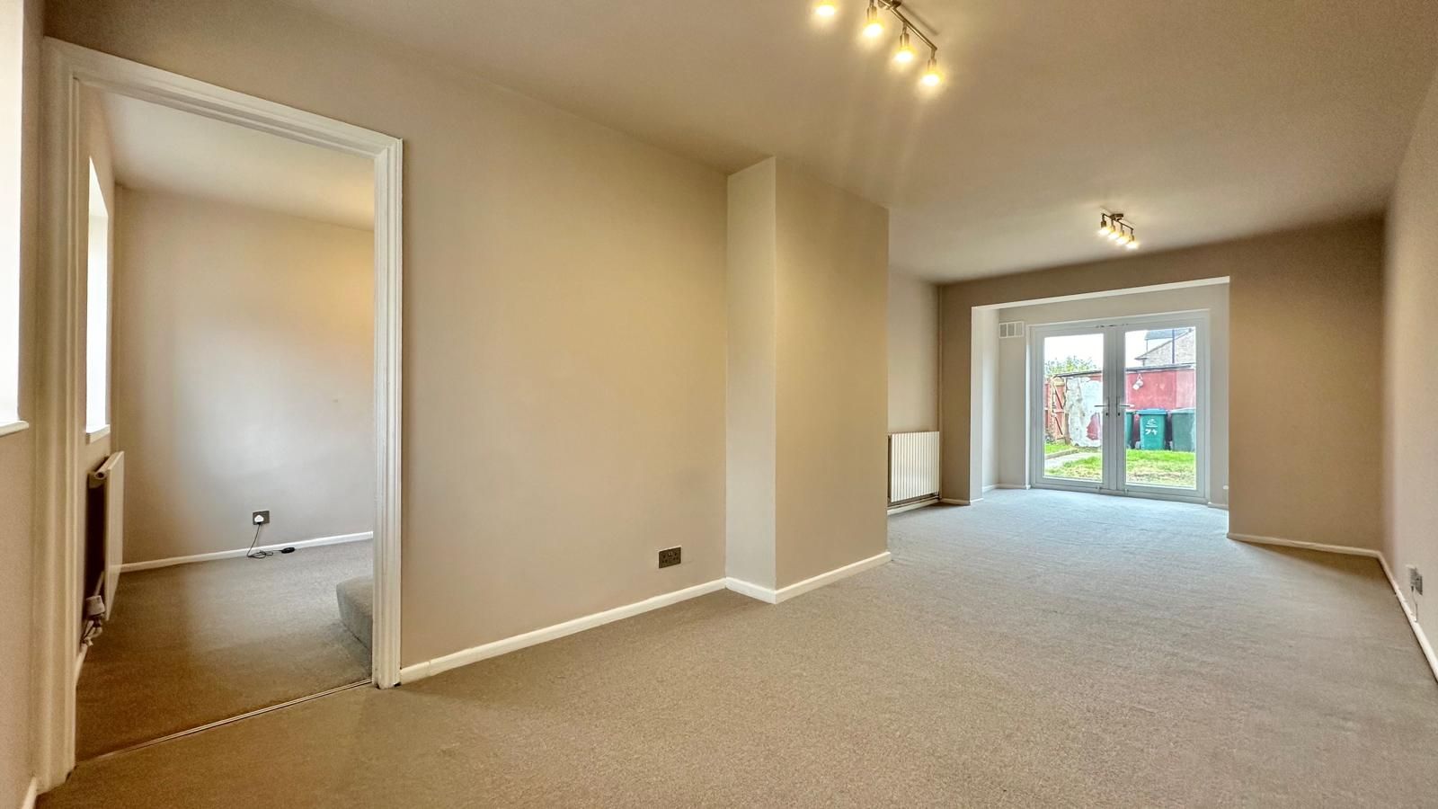 3 bedroom mid terraced house Sold in Coventry - Photograph 5.