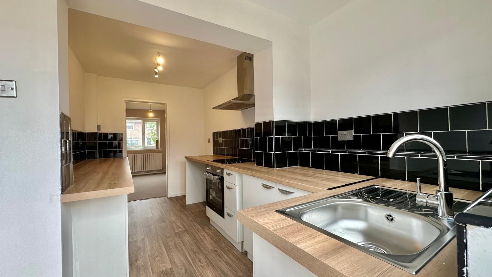 3 bedroom mid terraced house Sold in Coventry - Photograph 3.
