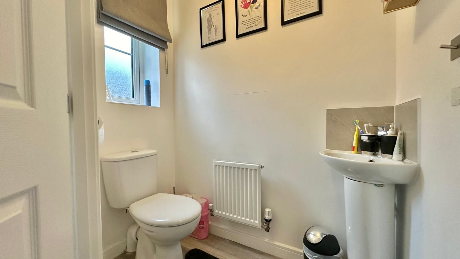 2 bedroom mid terraced house Let in Coventry - Photograph 6.