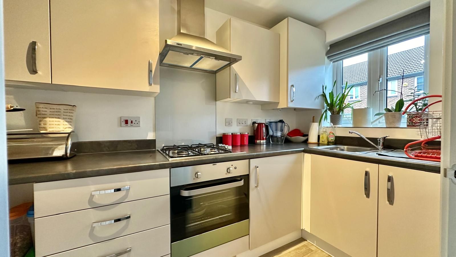 2 bedroom mid terraced house Let in Coventry - Photograph 4.
