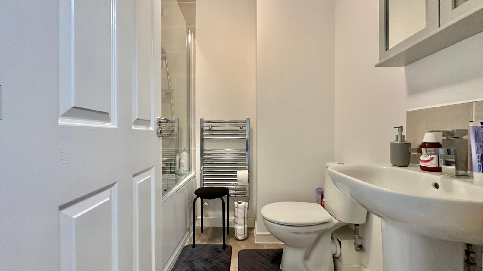 2 bedroom mid terraced house Let in Coventry - Photograph 11.