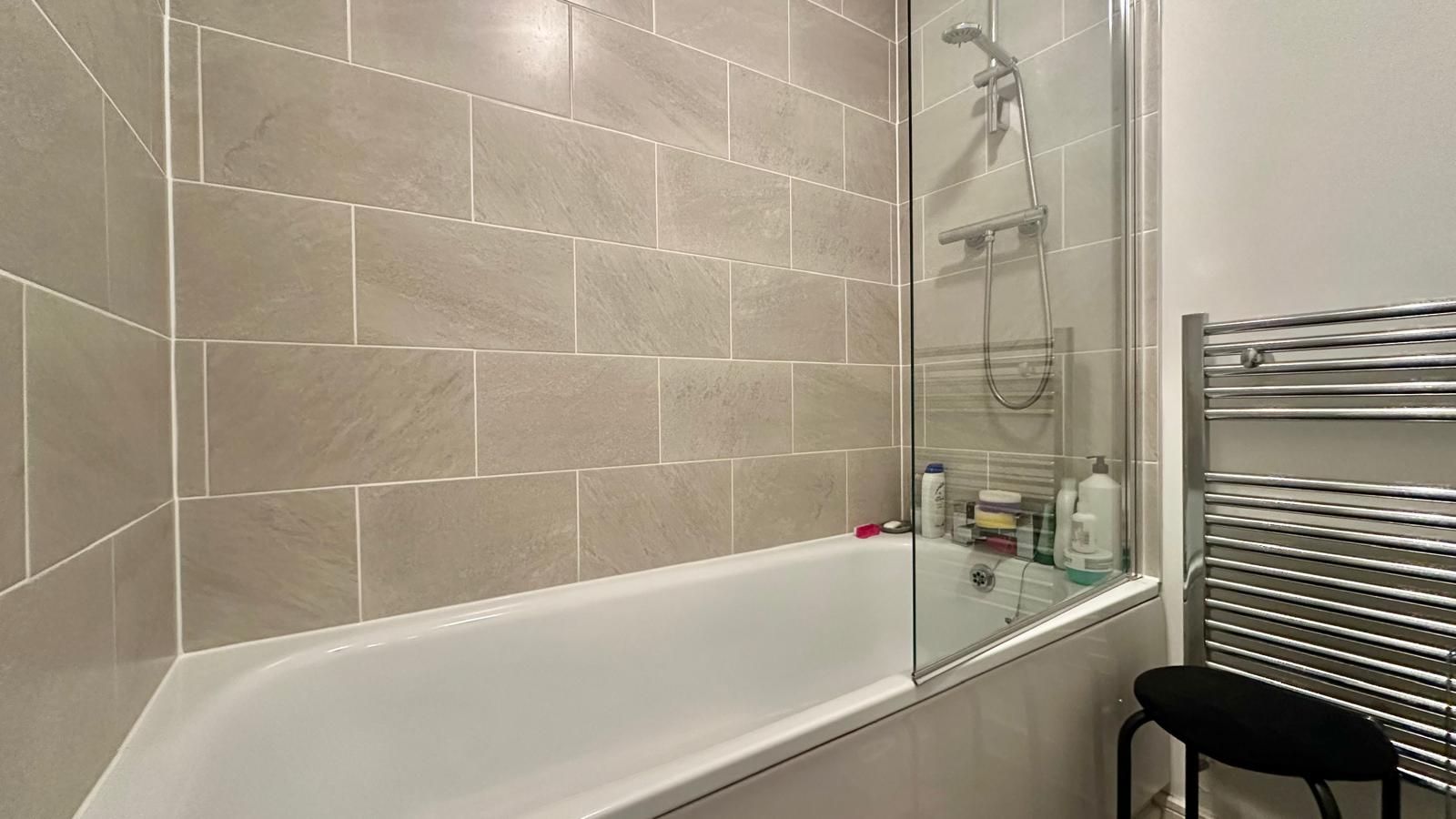 2 bedroom mid terraced house Let in Coventry - Photograph 10.