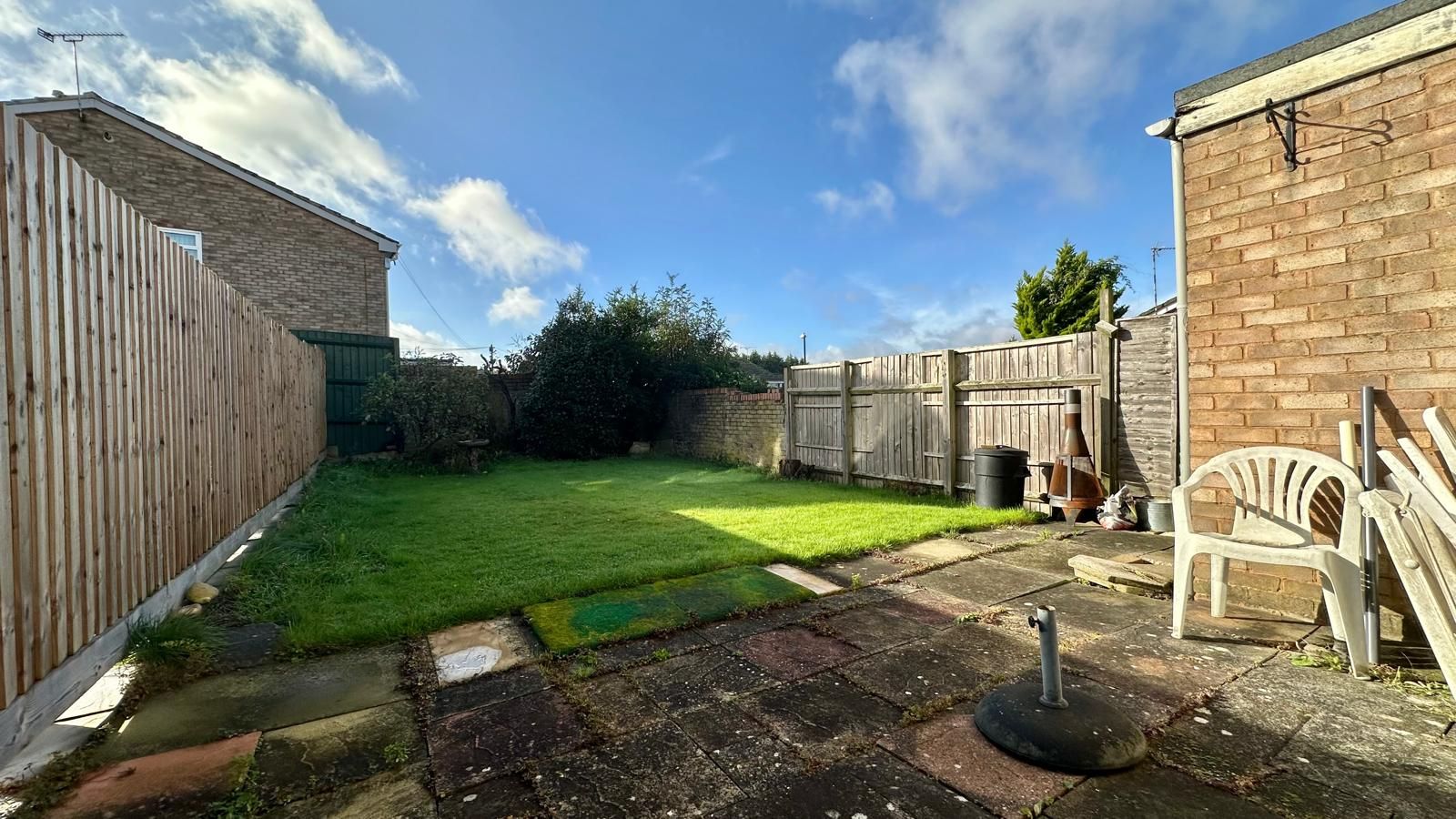3 bedroom semi-detached house Sold in Coventry - Photograph 18.