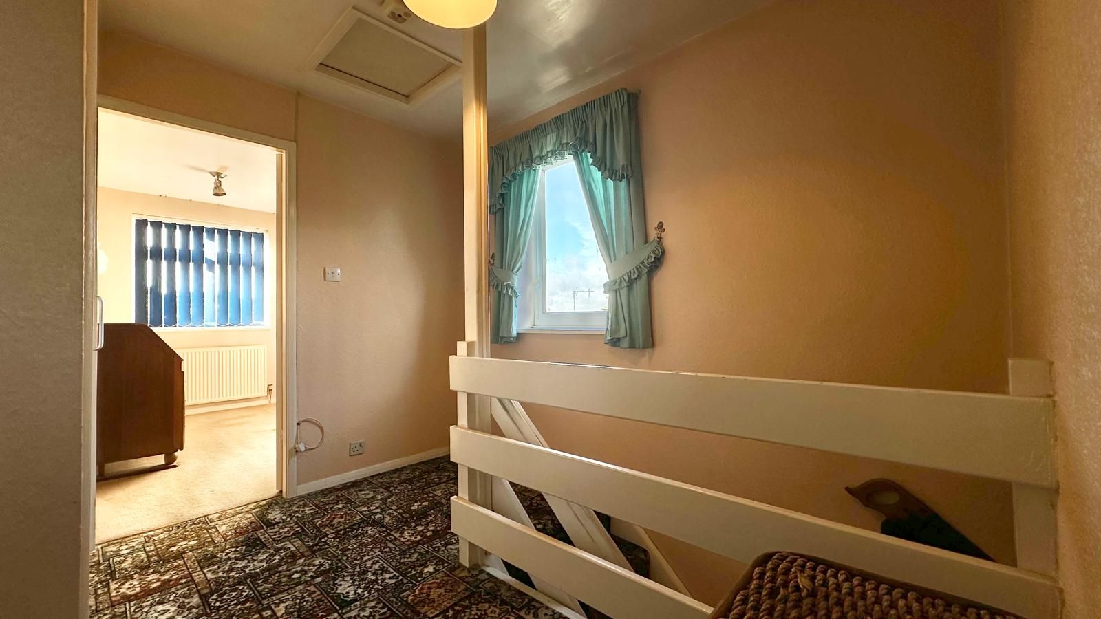 3 bedroom semi-detached house Sold in Coventry - Photograph 15.