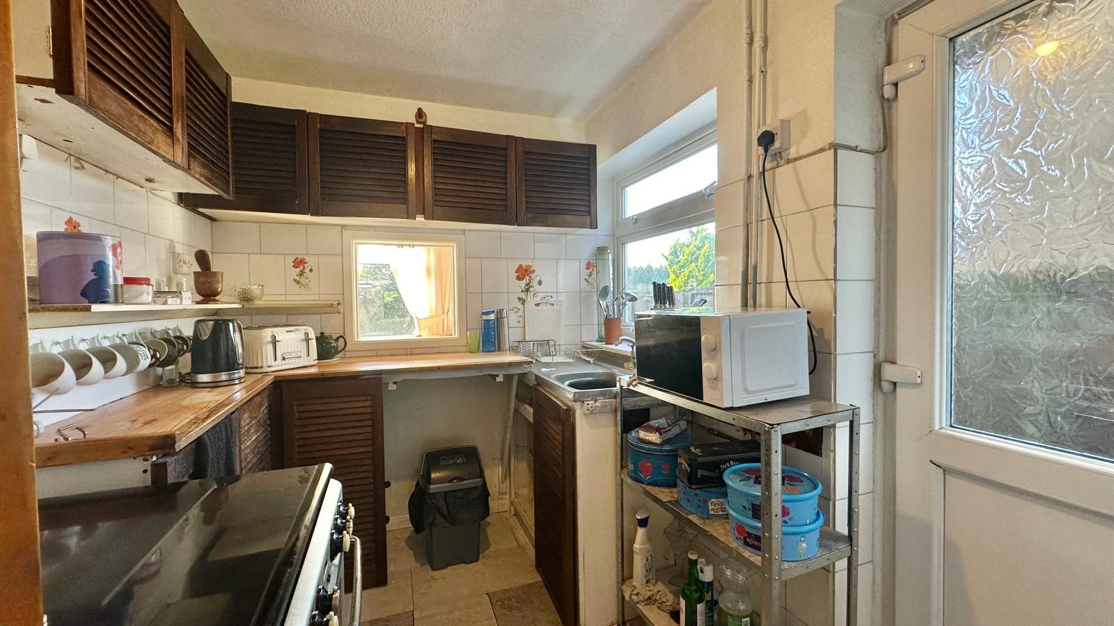 3 bedroom semi-detached house Sold in Coventry - Photograph 6.