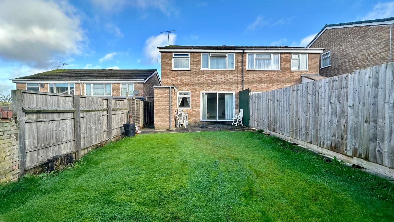 3 bedroom semi-detached house Sold in Coventry - Photograph 17.
