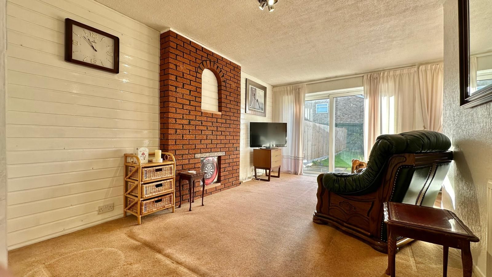 3 bedroom semi-detached house Sold in Coventry - Photograph 5.