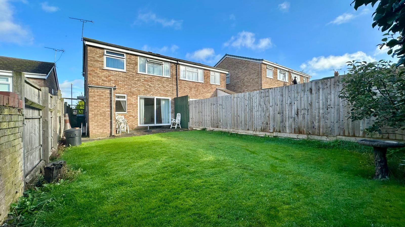 3 bedroom semi-detached house Sold in Coventry - Photograph 16.