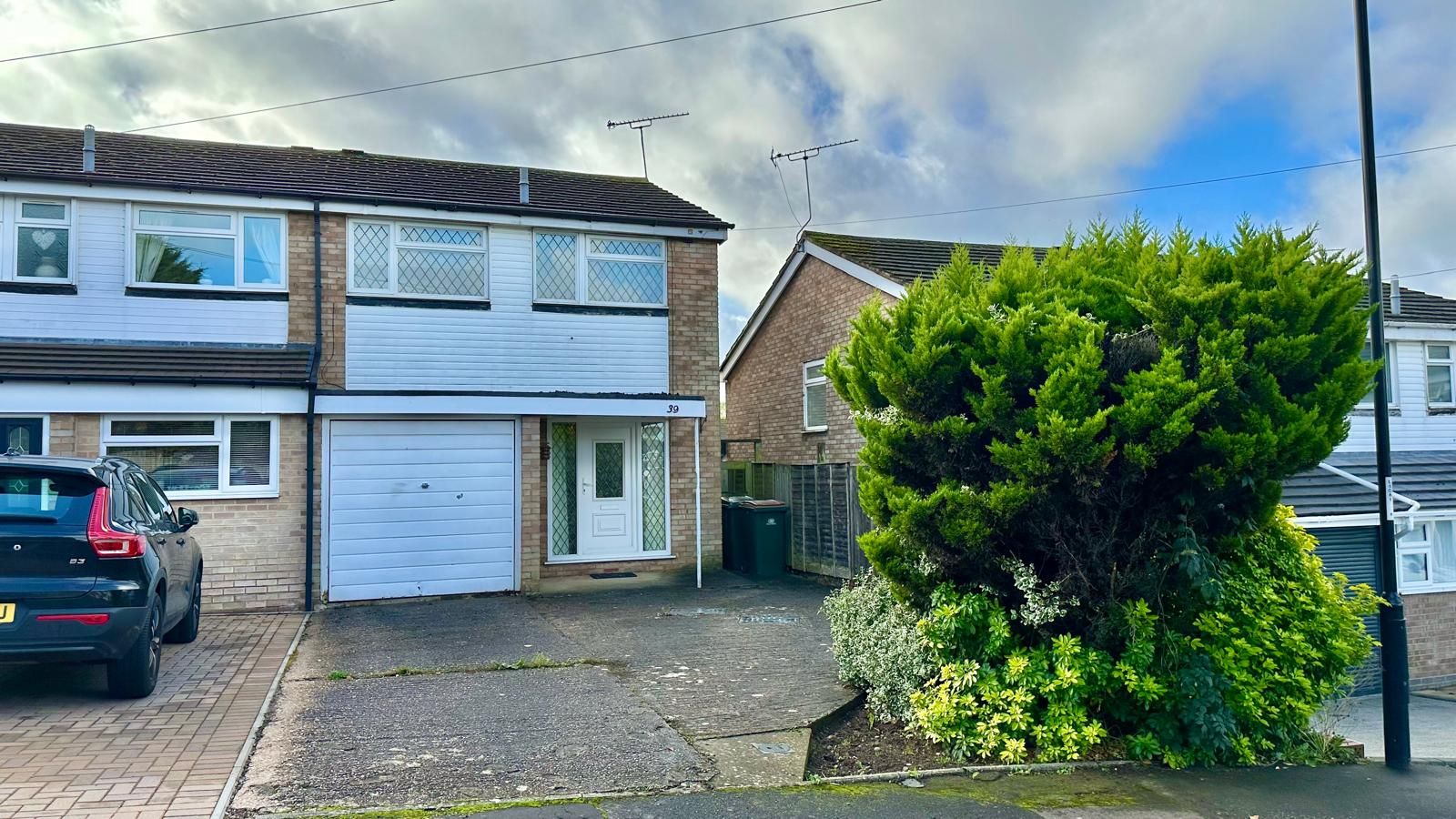 3 bedroom semi-detached house Sold in Coventry - Photograph 22.