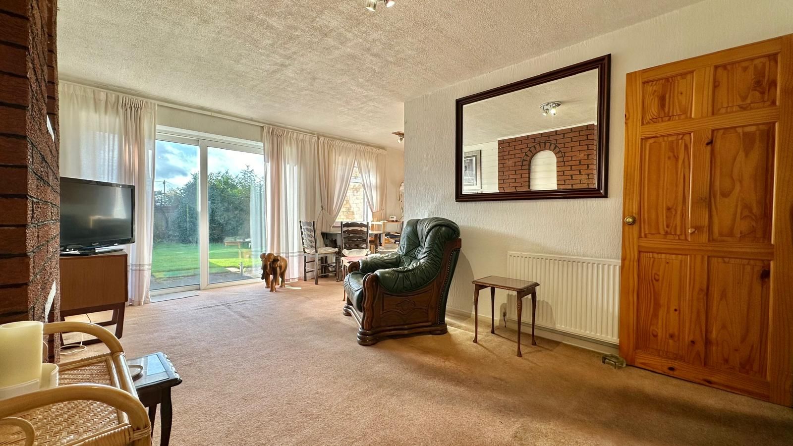 3 bedroom semi-detached house Sold in Coventry - Photograph 3.