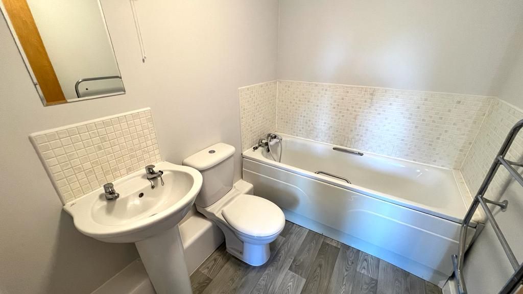 2 bedroom apartment flat/apartment To Let in Coventry - Photograph 7.