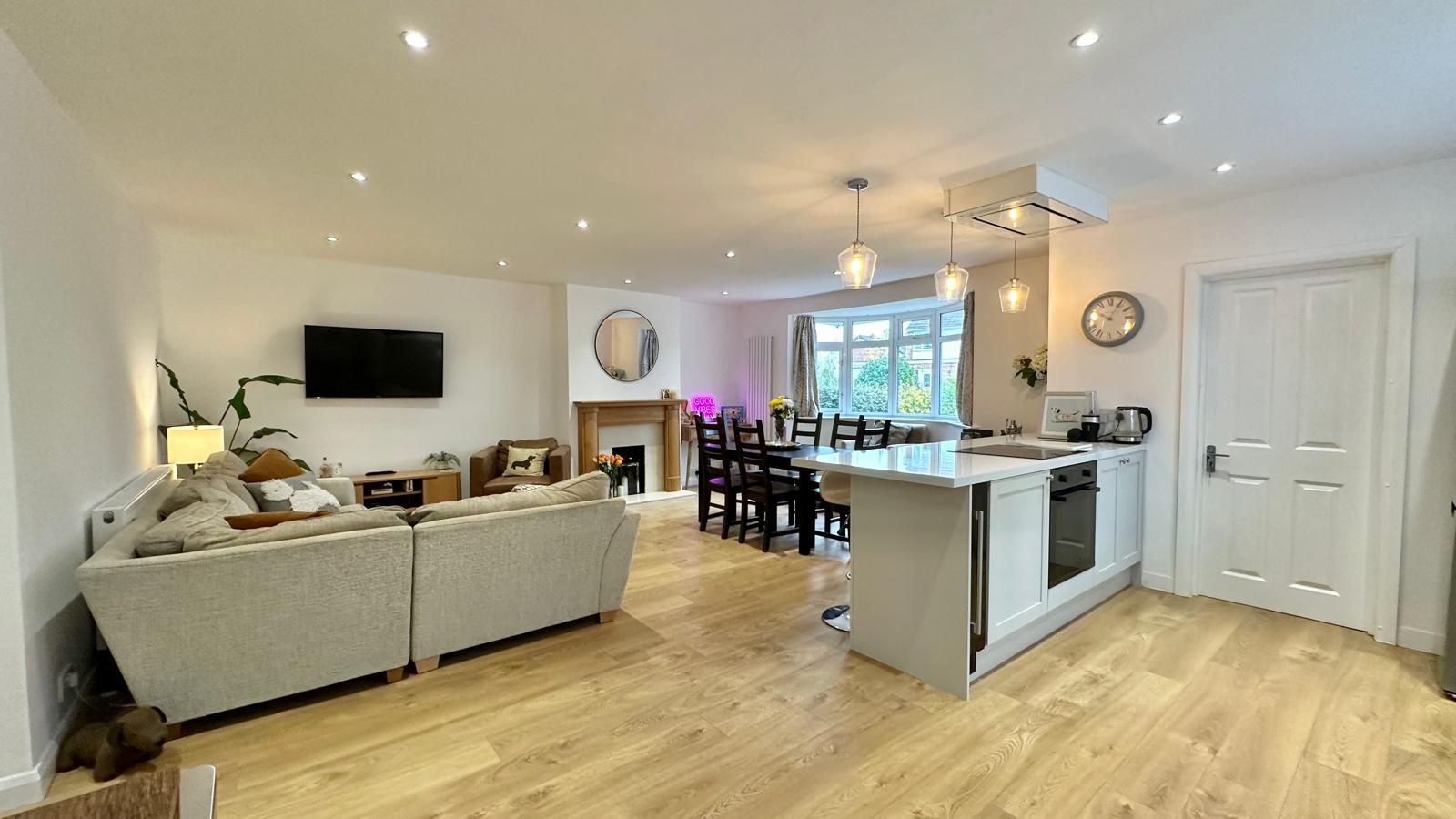 2 bedroom semi-detached bungalow Sold in Coventry - Photograph 6.