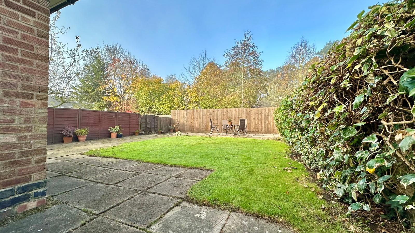 2 bedroom semi-detached bungalow Sold in Coventry - Photograph 16.