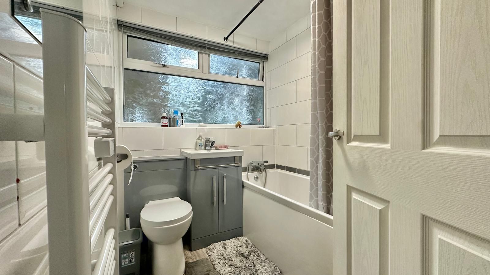 2 bedroom ground floor flat/apartment Sold in Coventry - Photograph 10.