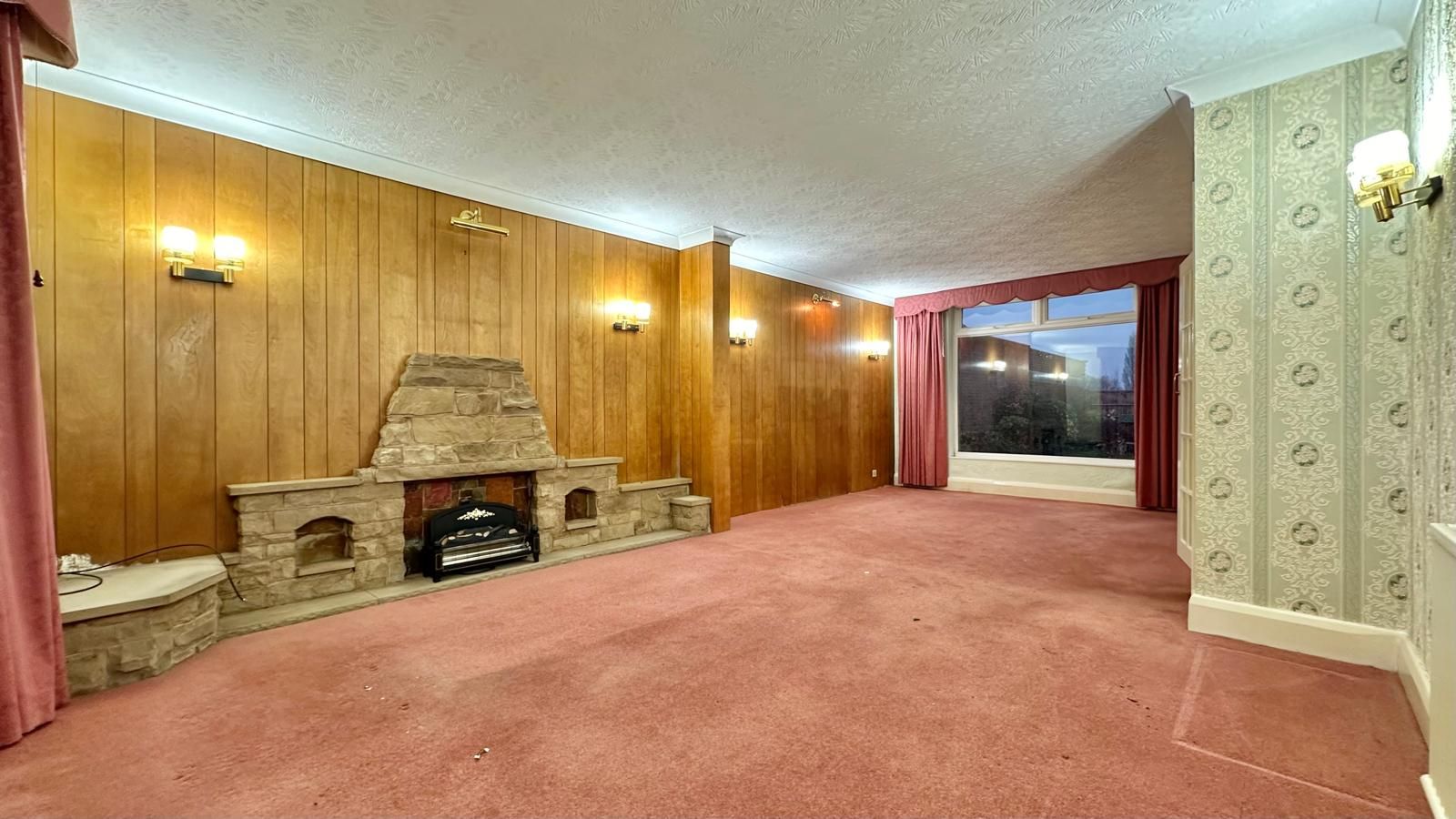3 bedroom end terraced house Sale Agreed in Coventry - Photograph 4.