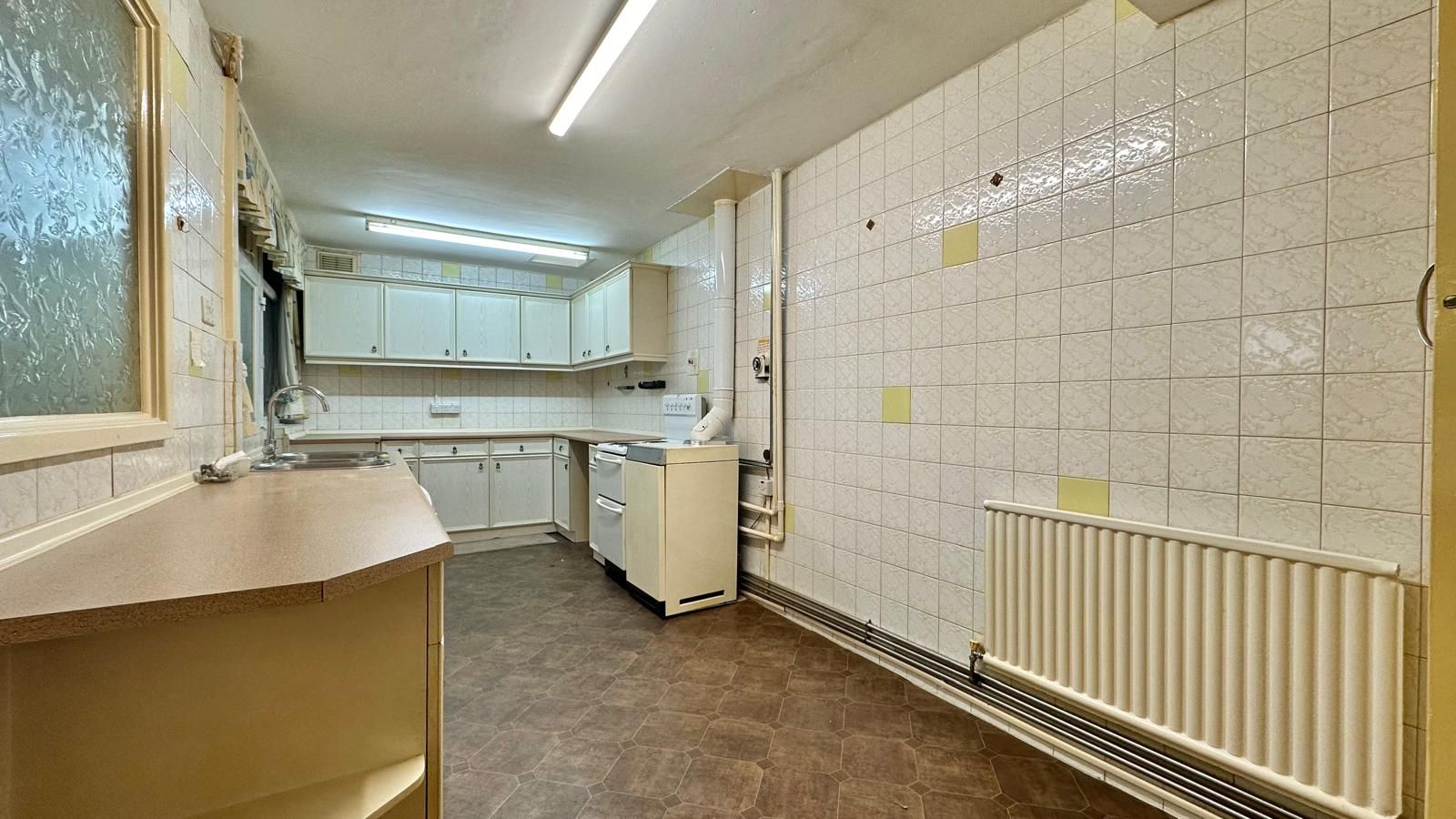 3 bedroom end terraced house Sale Agreed in Coventry - Photograph 6.