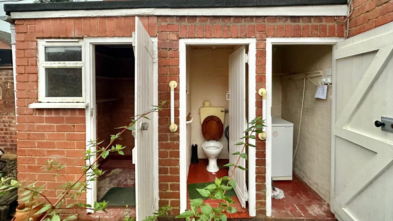 3 bedroom end terraced house Sale Agreed in Coventry - Photograph 19.