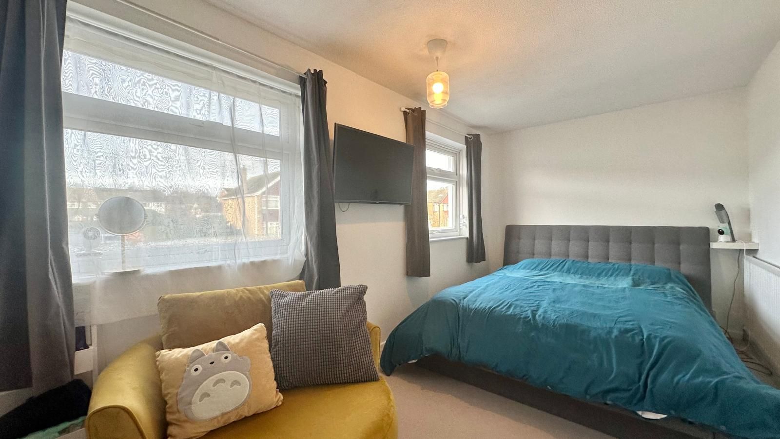 3 bedroom semi-detached house Sold in Coventry - Photograph 11.