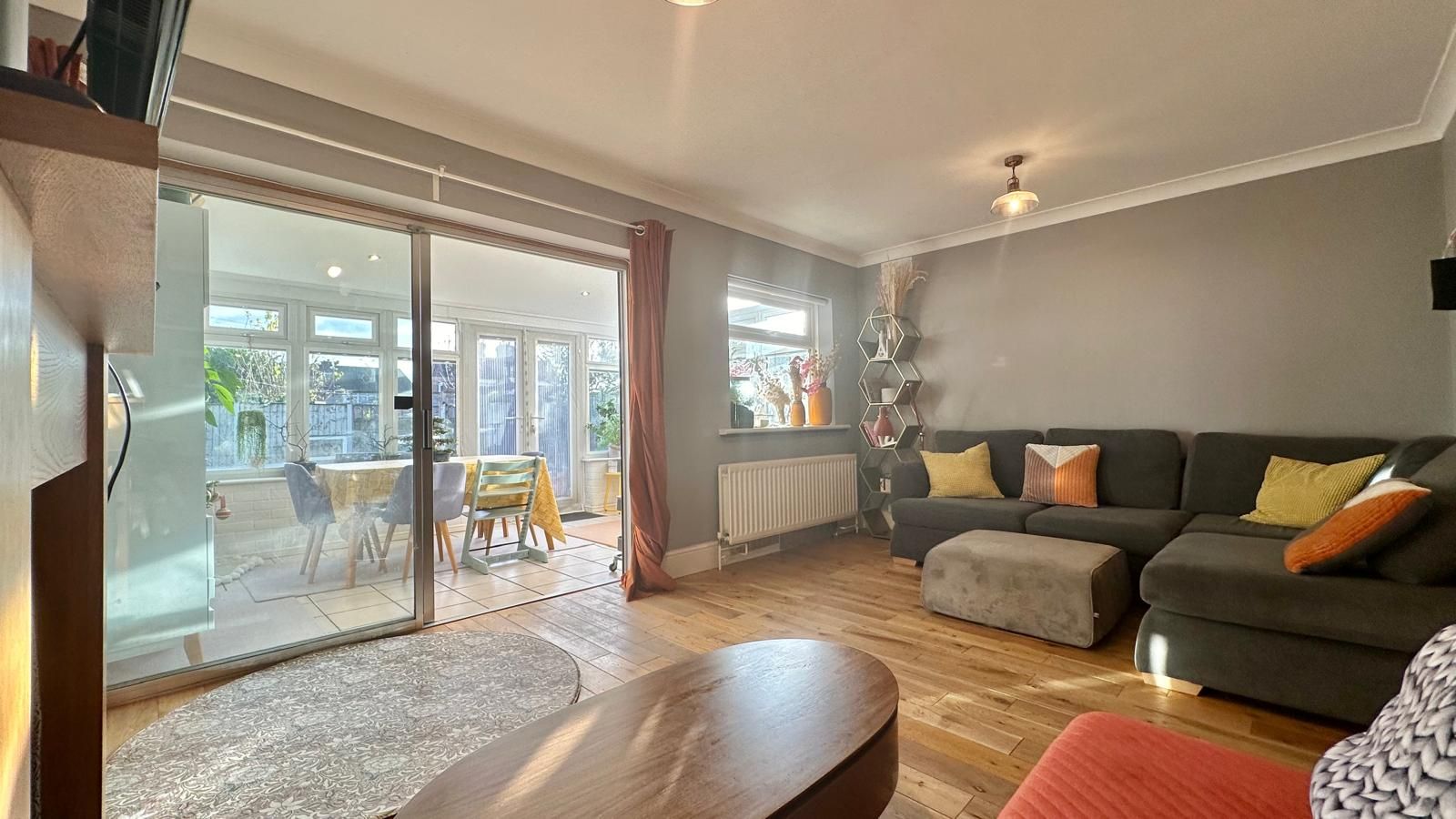 3 bedroom semi-detached house Sold in Coventry - Photograph 5.