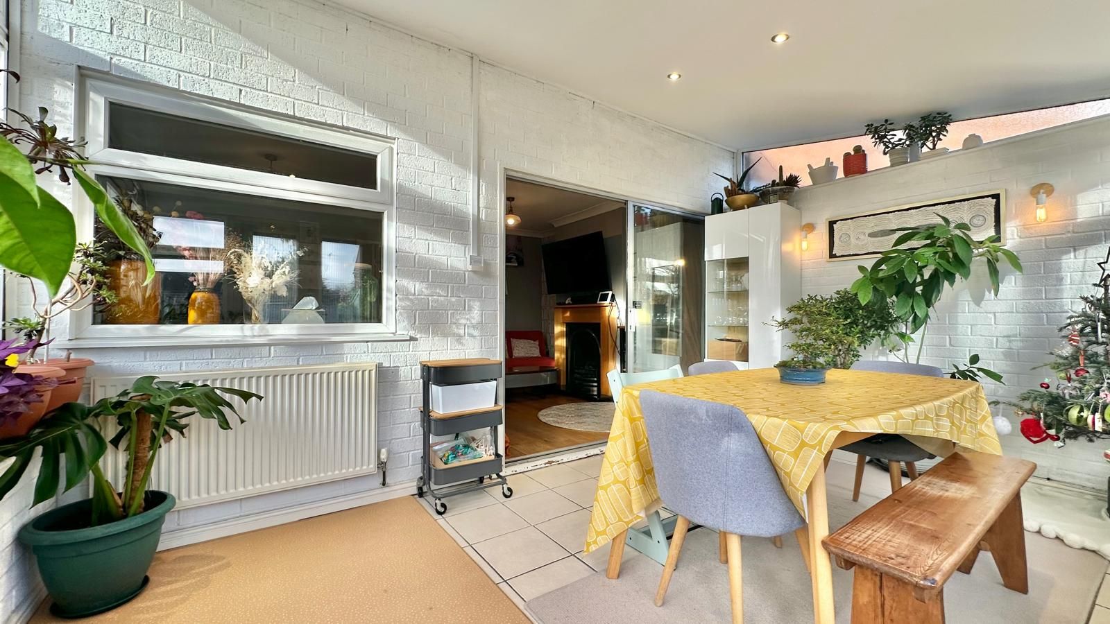 3 bedroom semi-detached house Sold in Coventry - Photograph 4.