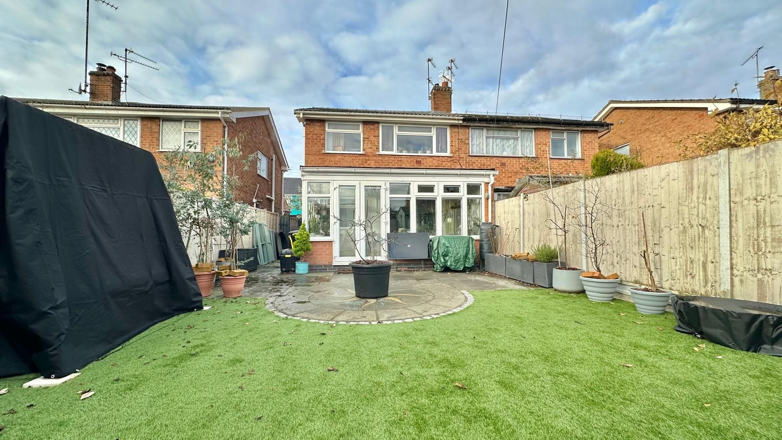 3 bedroom semi-detached house Sold in Coventry - Photograph 19.