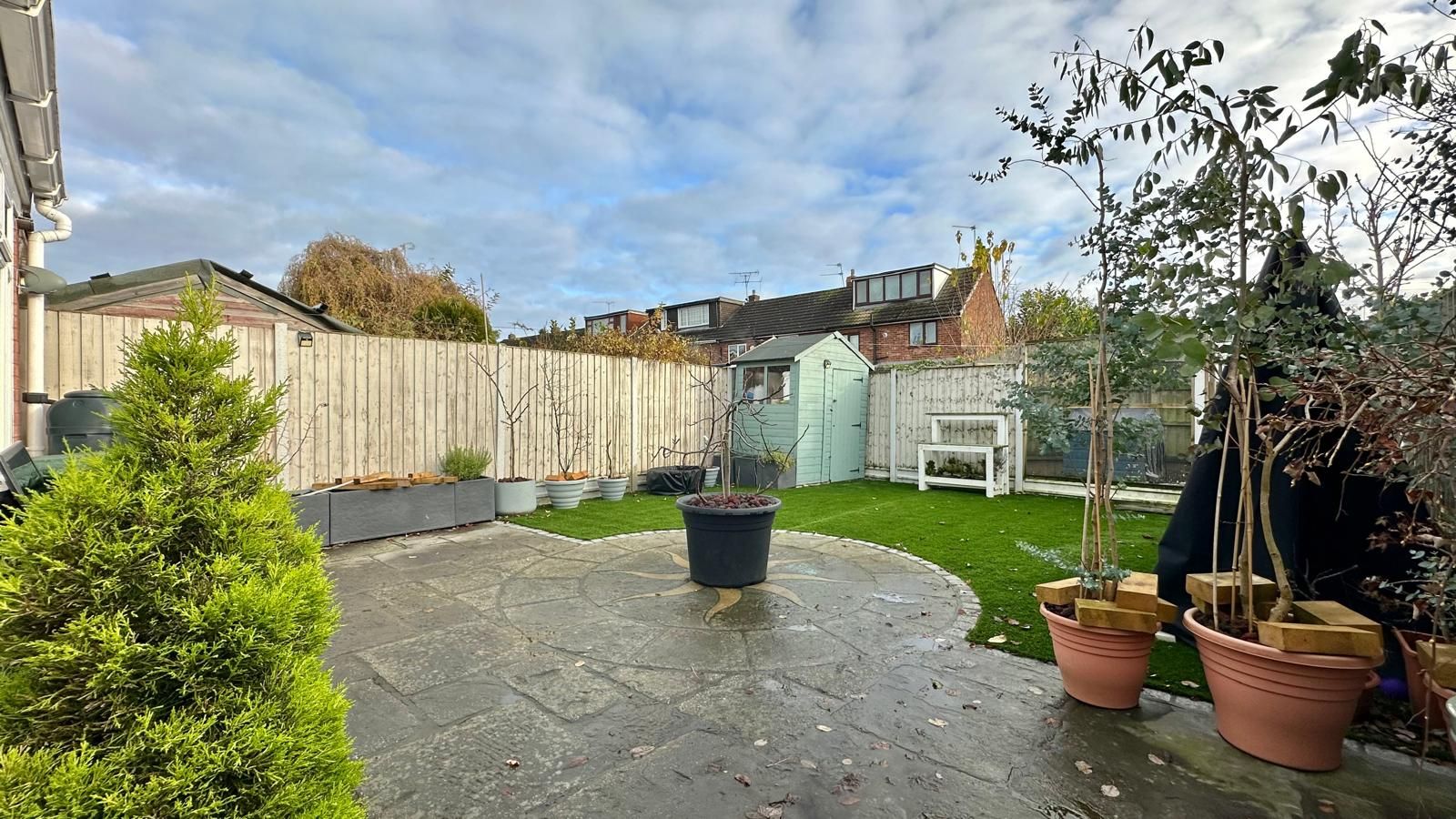 3 bedroom semi-detached house Sold in Coventry - Photograph 18.