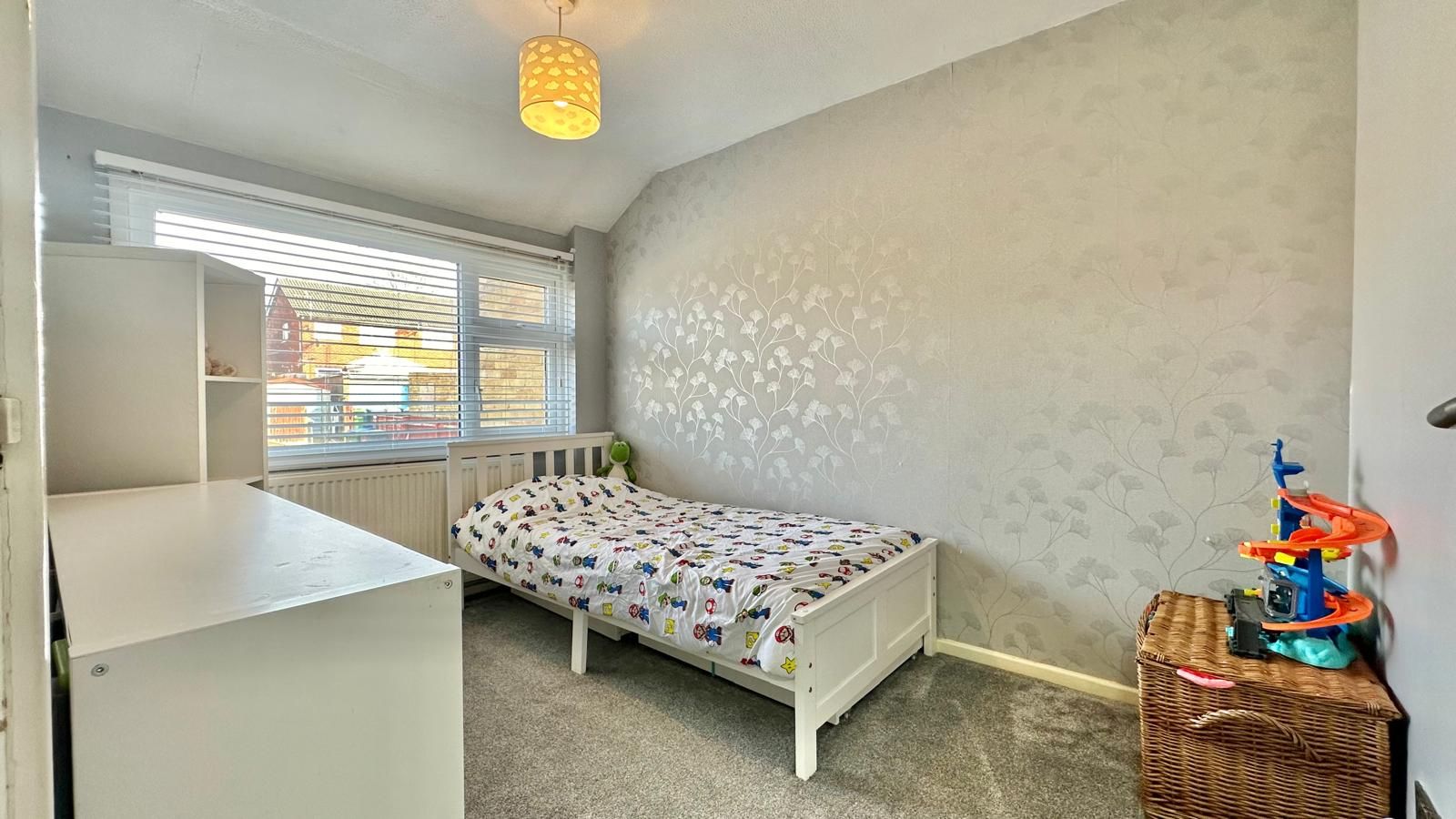 2 bedroom mid terraced house Sold in Rugby - Photograph 13.