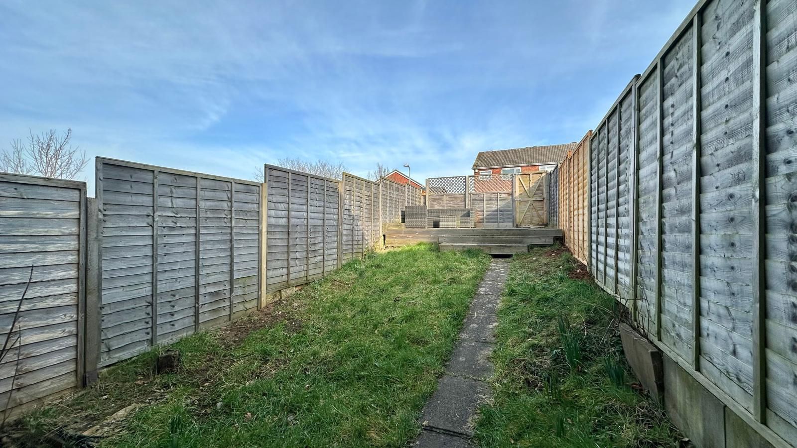 2 bedroom mid terraced house Sold in Rugby - Photograph 15.