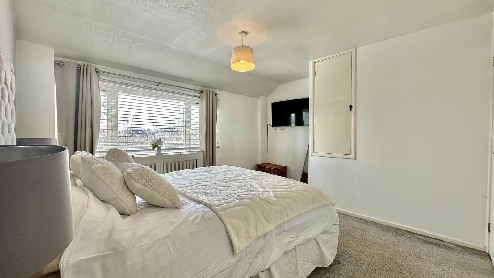 2 bedroom mid terraced house Sold in Rugby - Photograph 9.