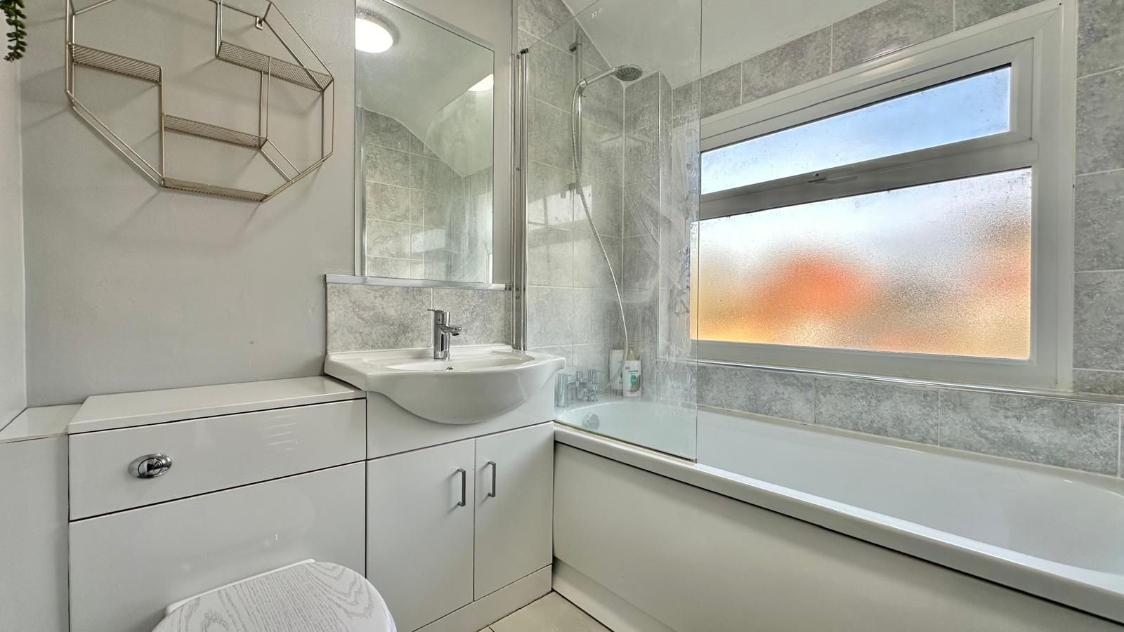 2 bedroom mid terraced house Sold in Rugby - Photograph 11.