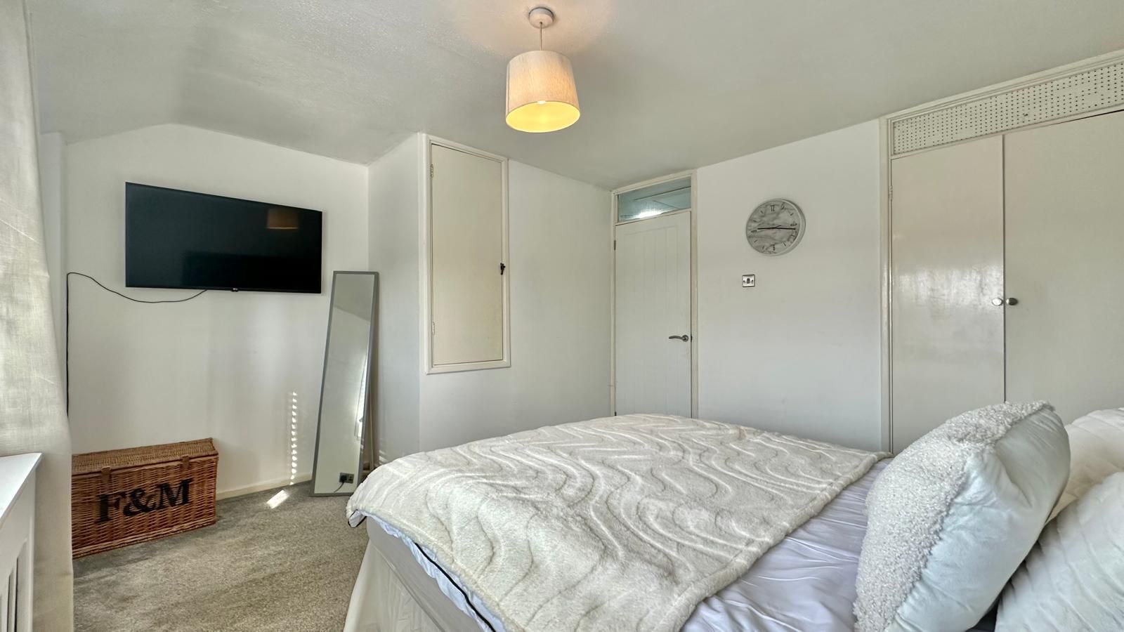 2 bedroom mid terraced house Sold in Rugby - Photograph 10.