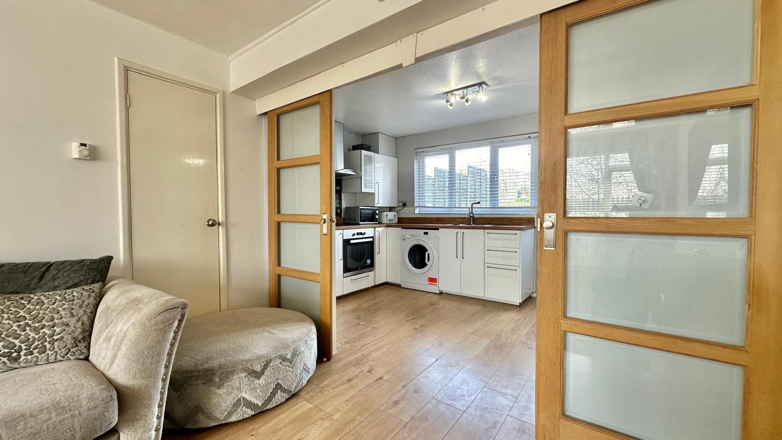 2 bedroom mid terraced house Sold in Rugby - Photograph 6.