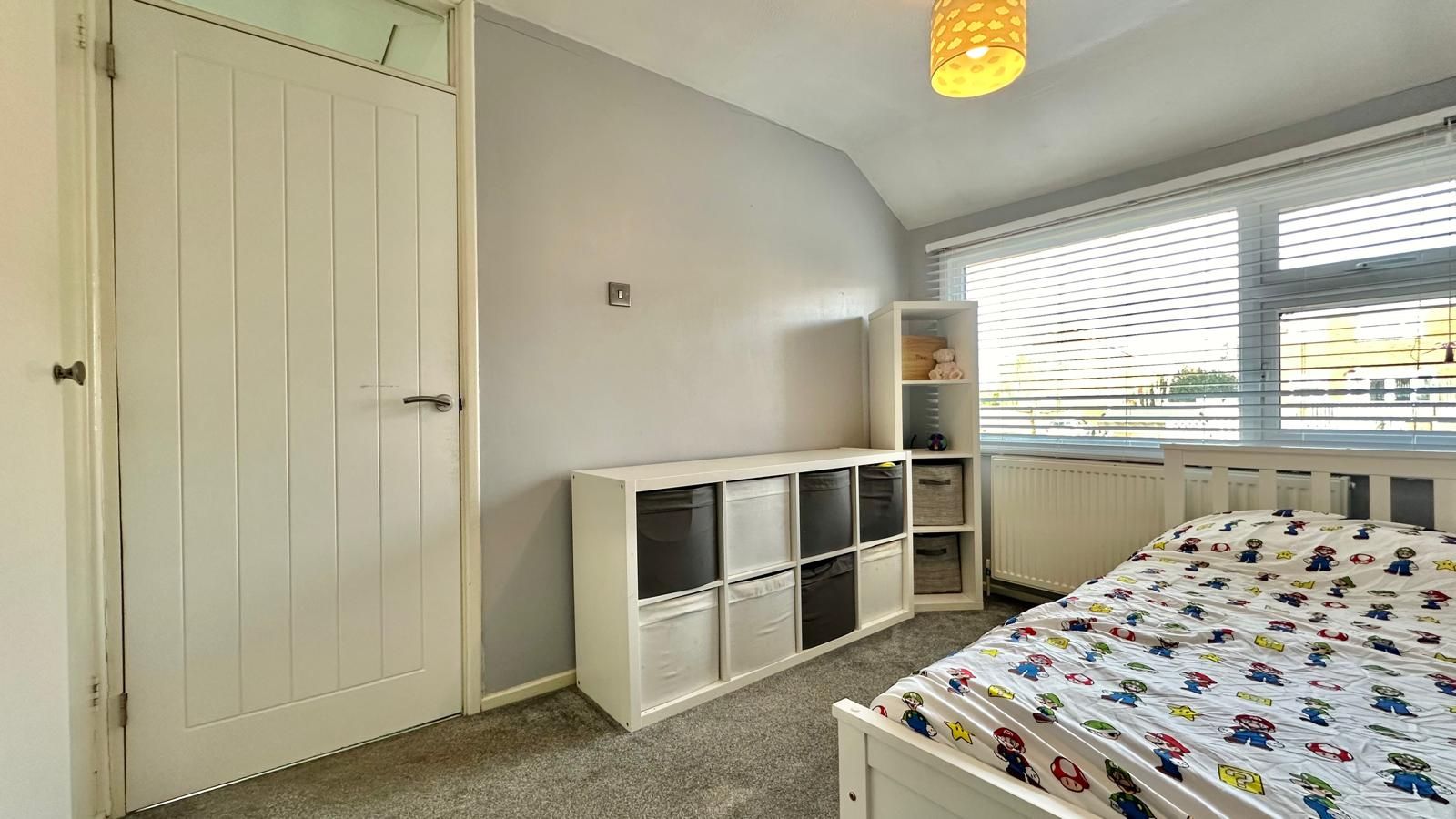 2 bedroom mid terraced house Sold in Rugby - Photograph 14.