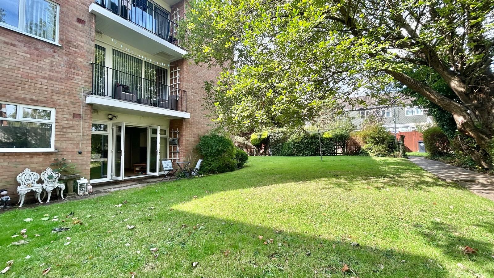 2 bedroom apartment flat/apartment Sold in Coventry - Photograph 16.