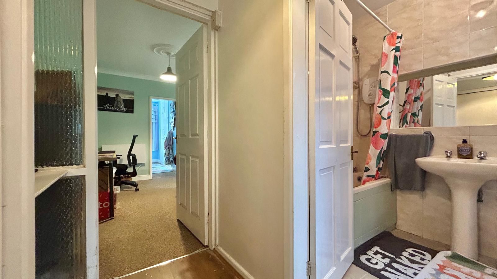 2 bedroom apartment flat/apartment Sold in Coventry - Photograph 12.