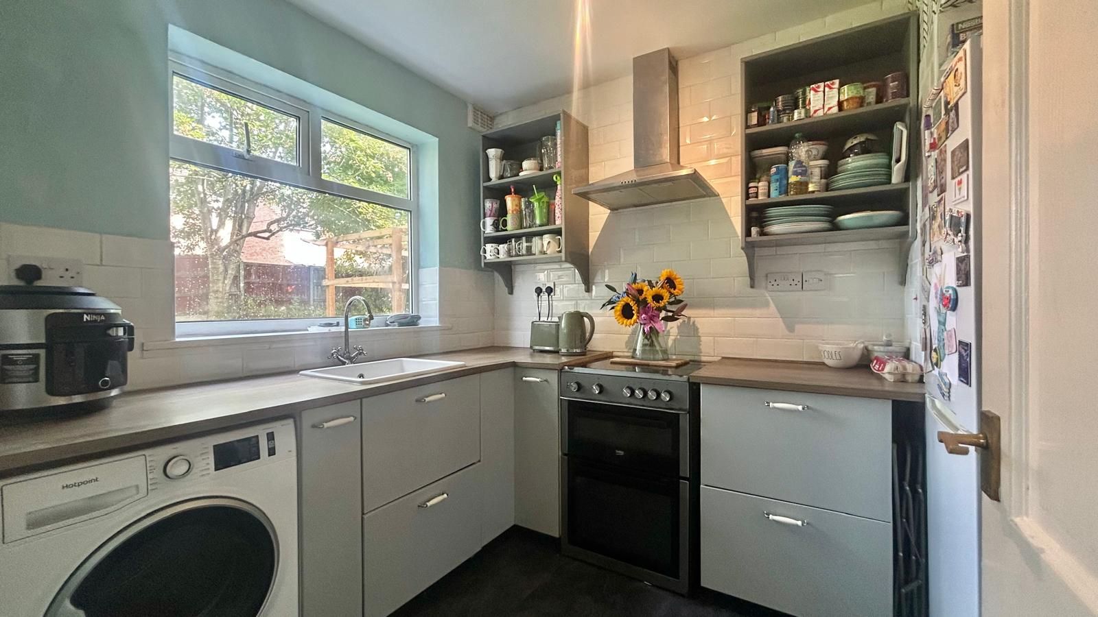 2 bedroom apartment flat/apartment Sold in Coventry - Photograph 6.