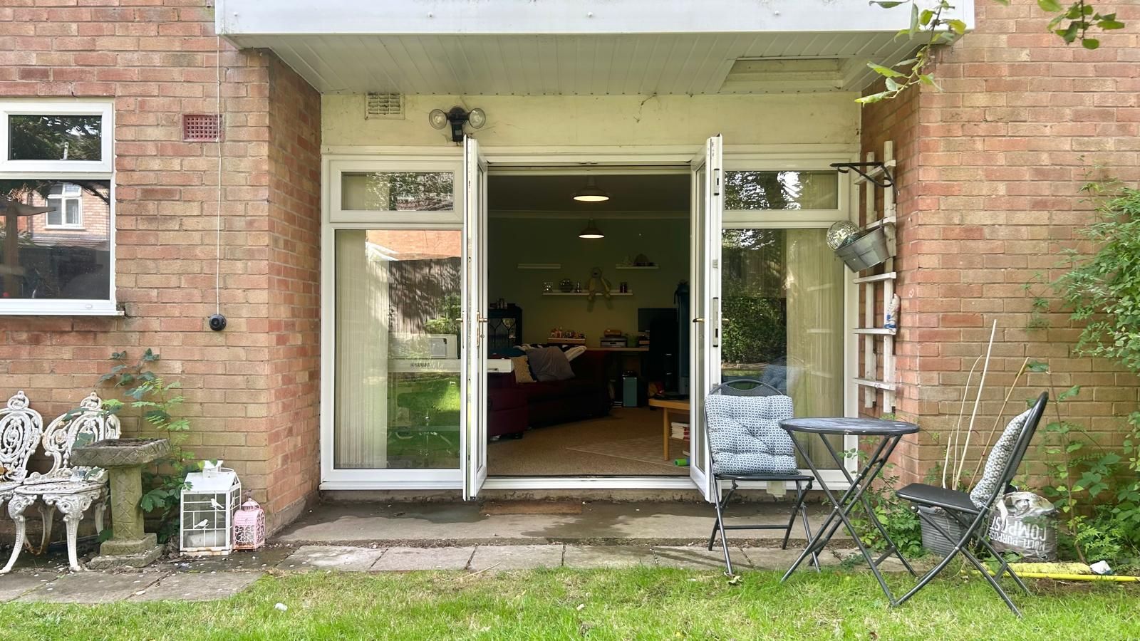 2 bedroom apartment flat/apartment Sold in Coventry - Photograph 3.