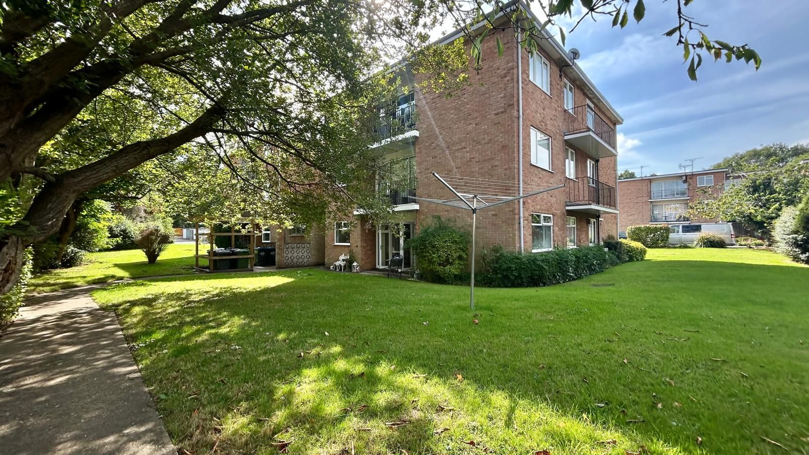 2 bedroom apartment flat/apartment Sold in Coventry - Photograph 14.